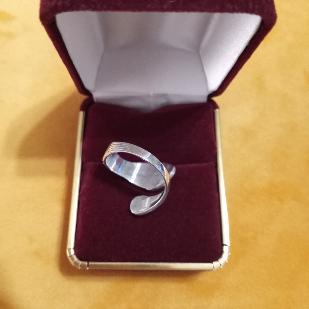 Ring - Picture 2 of 2
